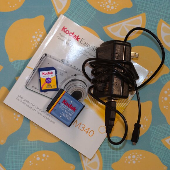 Kodak EasyShare M340 10.2MP Digital Camera Red - Near Mint - Picture 4 of 4